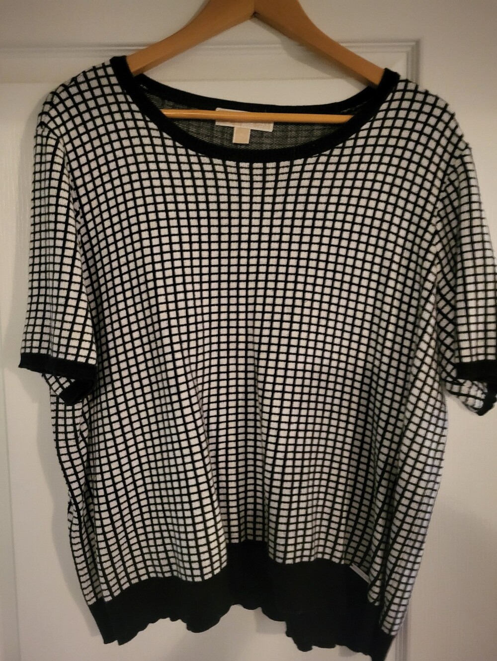 Black & White Grid Short Sleeve Top